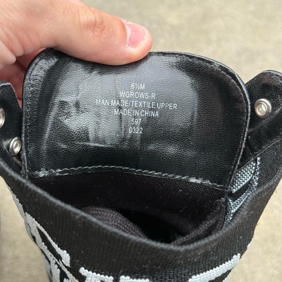 Cool vintage y2k 2000s black and white Guess platform heel goth style boots! 🦇 - Picture 8 of 8